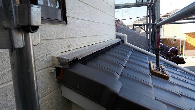 古い雨押え板金